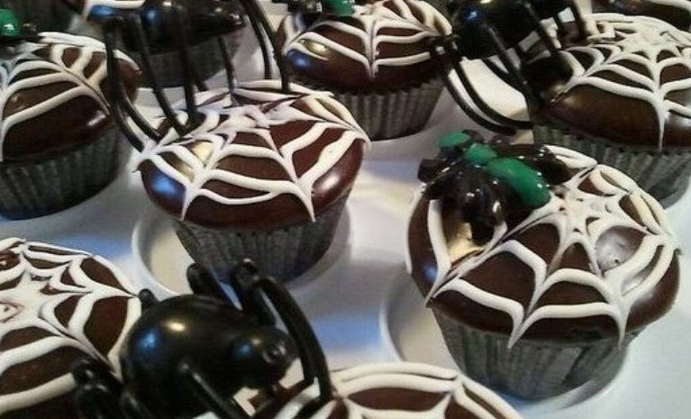 Cupcakes para Halloween de tela de araña