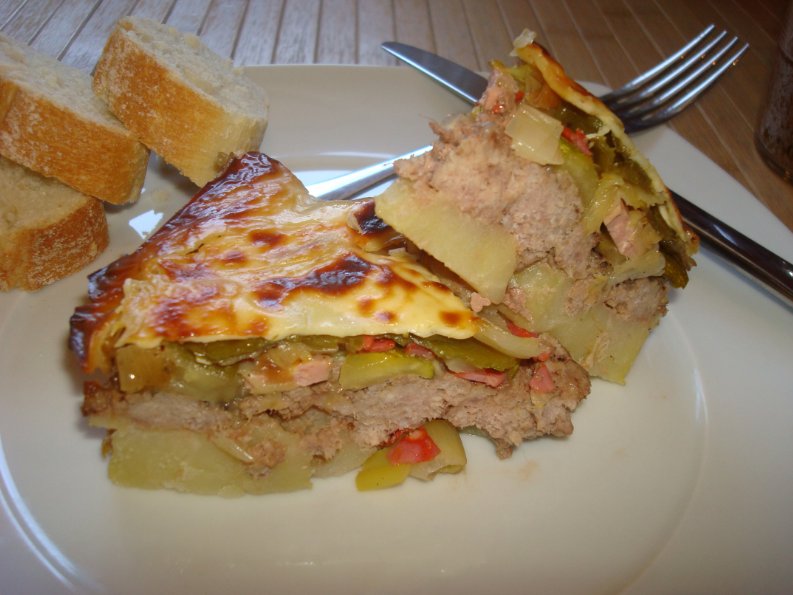 Pastel de carne, patatas y verduras