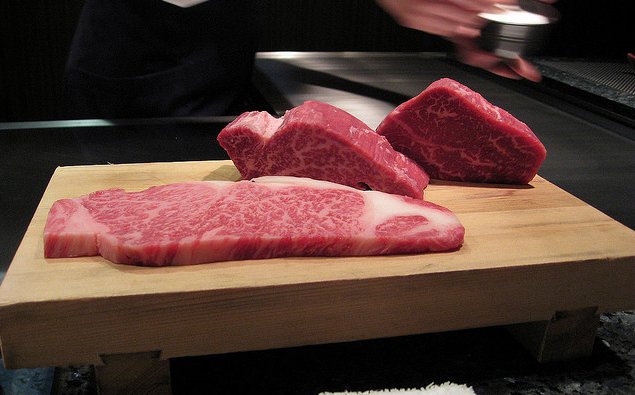 Carne de Kobe a punto de ser cocinada
