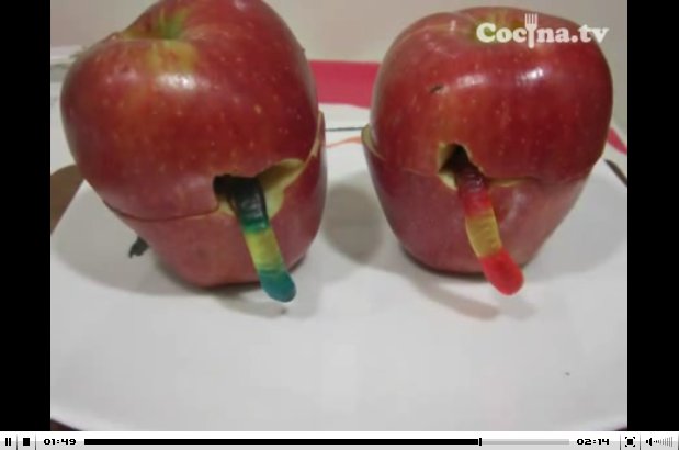 Receta para Halloween: manzanas podridas con gusanos