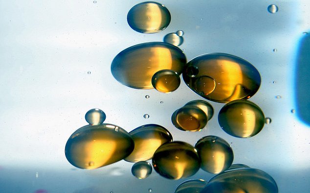 Burbujas de aceite disueltas en agua
