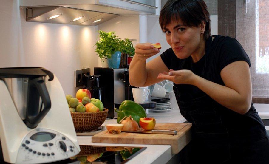 Rosa Ardá (VelocidadCuchara) en su cocina