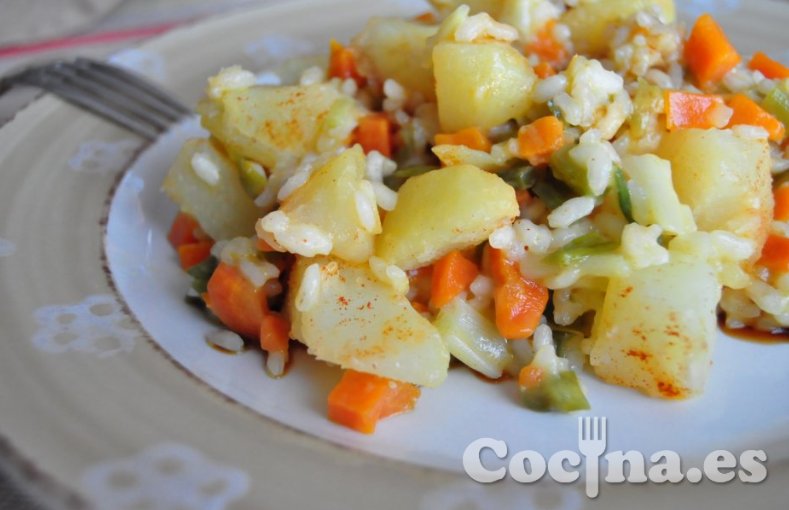 Arroz con ajetes y patatas