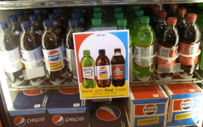Botellas de Pepsi en un refrigerador