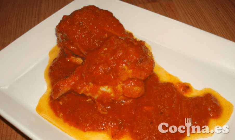 Pollo con tomate natural