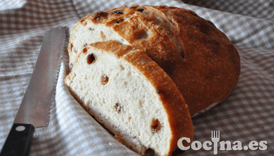 Rebanada de pan con pasas