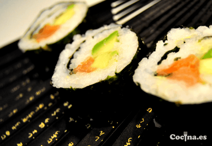 Maki sushi de salmón