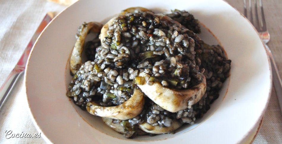 Arroz negro con calamares