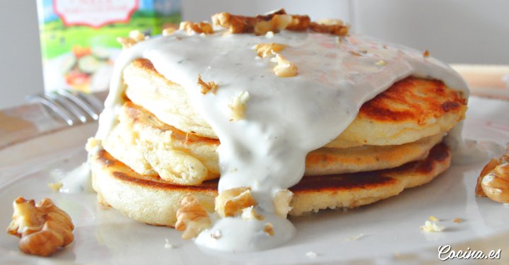 Pancakes con salsa de queso