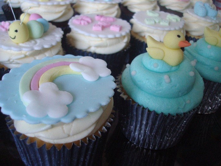 baby shower cupcakes 