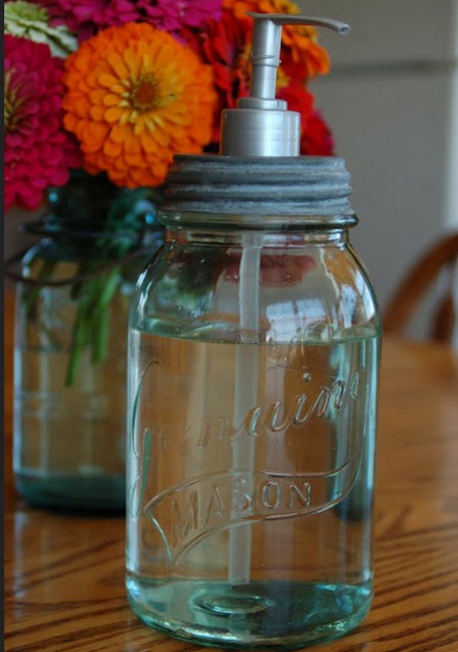 Dosificador de jabón con frascos de vidrio reciclados