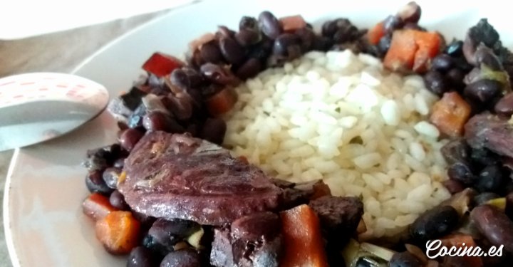 Judías pintas con arroz en olla express