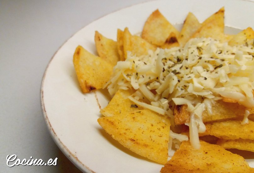 Cómo hacer nachos al horno con tortillas de maíz (con queso)