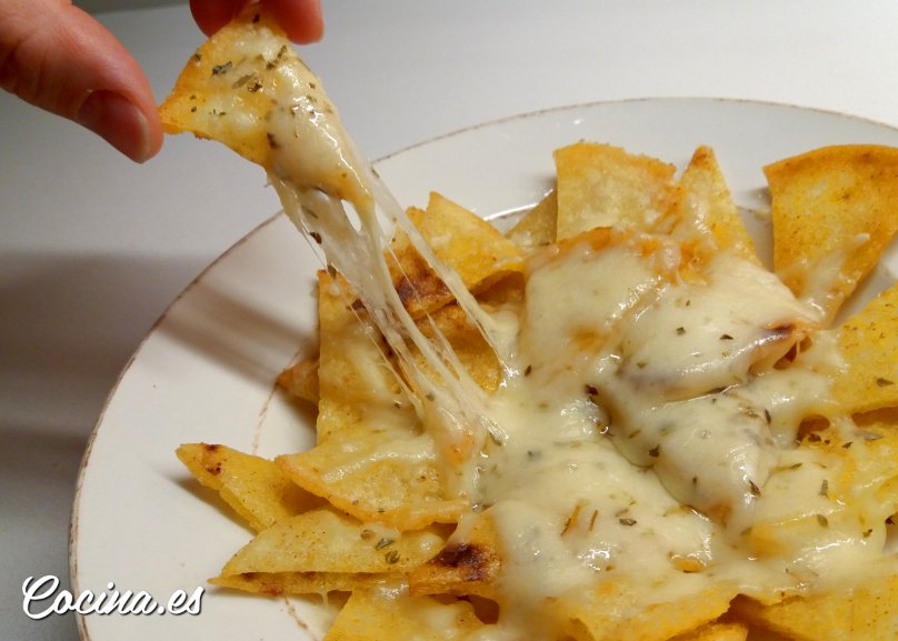 Nachos caseros con queso