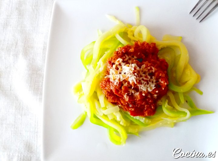 Espaguetis Veganos de Calabacín con Boloñesa Vegetal