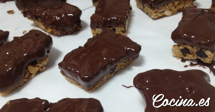 Bollería Casera para Niños: Barritas Energéticas de Avena y Chocolate