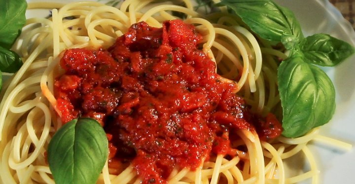 Espaguetis al Pesto Rojo - Recetas de Espaguetis Fáciles y Rápidas