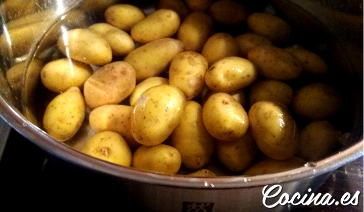 Cómo hacer papas arrugadas con mojo