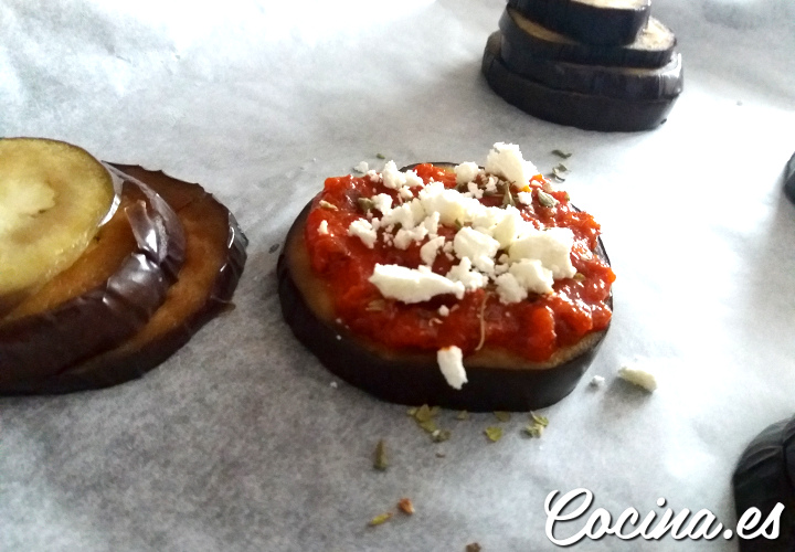 Cómo hacer berenjenas al horno con tomate frito y queso