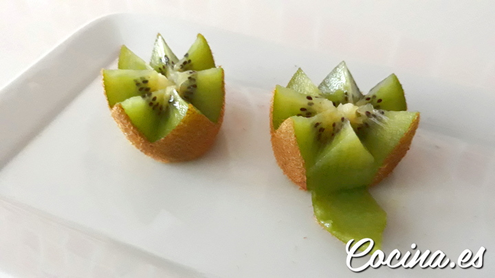 Cómo hacer Flores con Kiwis 