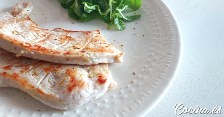 Cómo cocinar unos filetes de pavo deliciosos en verano