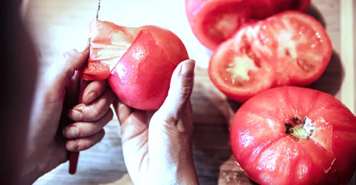 Los mejores tips para pelar tomates