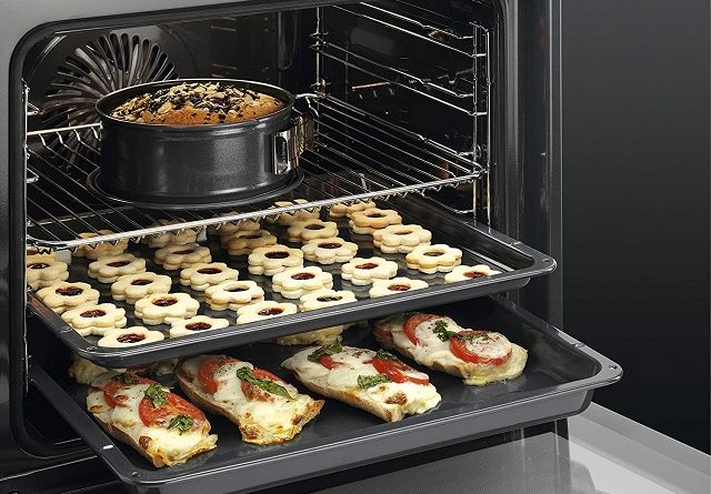 A qué altura debo colocar la bandeja en el horno